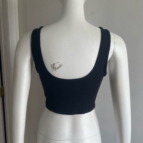 $48 Lululemon LA Black Cut-Out Crop Tank Top Size 4 Stretchy Athletic - Picture 3 of 6